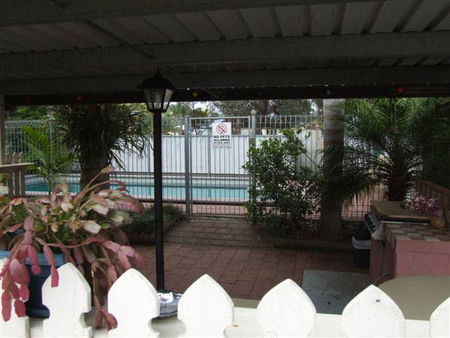 Avalon Holiday Units - Accommodation NT 1