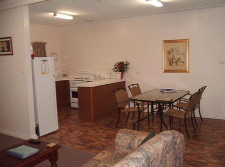 About Town Cottages - Accommodation NT 1