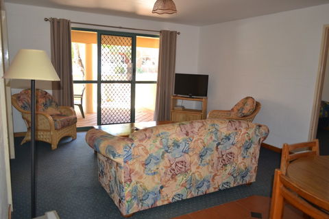 Cottesloe Beach Chalets - Accommodation NT 7