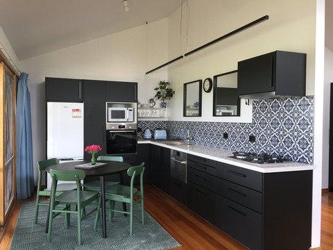 Black Cockatoo Cottages - Accommodation NT 2