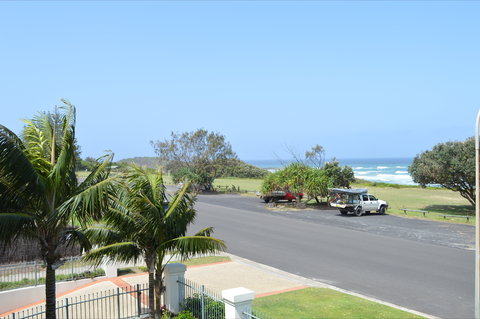 Breakers 1 / 5 At Yamba - Accommodation NT 1