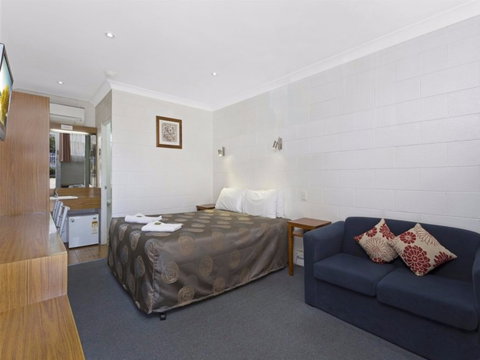 Byer Fountain Motor Inn And Restaurant - Accommodation NT 2