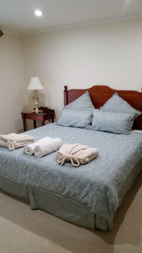 Carolynnes Cottages - Blue Wren Cottage - Accommodation NT 0