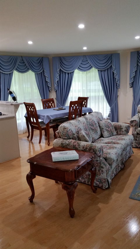 Carolynnes Cottages - Blue Wren Cottage - Accommodation NT 2
