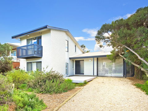 Century 21 SouthCoast: Tennis Elbow - Accommodation NT 0