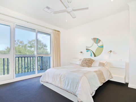 Century 21 SouthCoast: Tennis Elbow - Accommodation NT 2