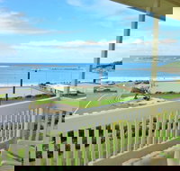 Dolphins 9 - Accommodation NT