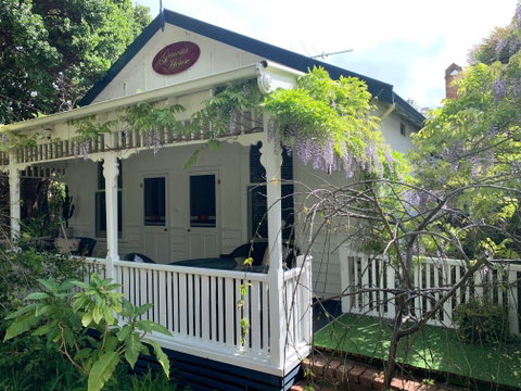 Genesta House Bed & Breakfast - NT Tourism 0