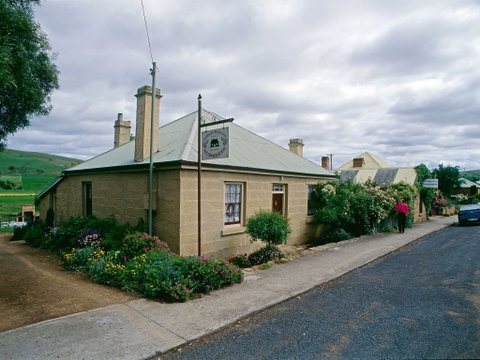 Hamilton's Cottage Collection And Country Gardens - Edwards - Accommodation NT 1