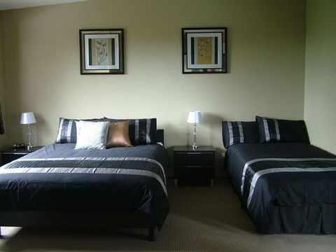 Sacred Mountain Retreat - NT Tourism 0