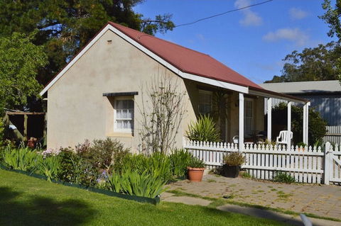 Almond Tree Cottage - Accommodation NT 0