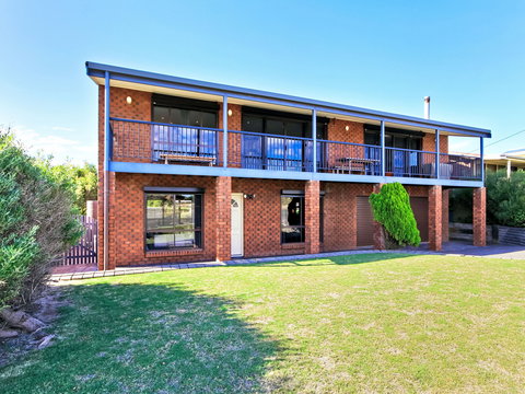 Century 21 SouthCoast: Beach House At Moana - Accommodation NT 1