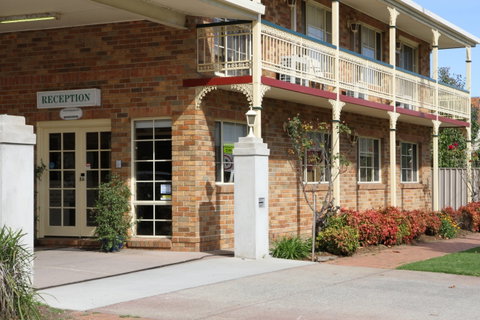 Grand Manor Motor Inn - Accommodation NT 0