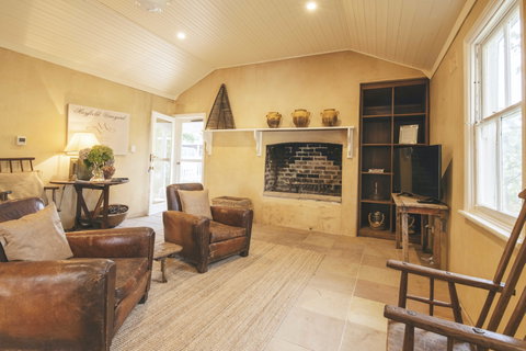 Mayfield Vineyard Cottages - Accommodation NT 2