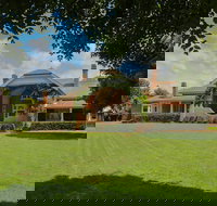 Petersons Guesthouse and Winery - Accommodation NT