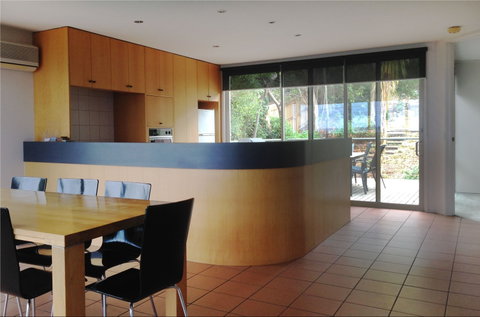 Dlux + Escape @ 83 Great Ocean Road Apartments Lorne - Accommodation NT 1