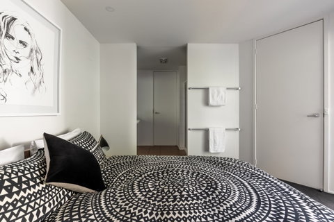 Dlux + Escape @ 83 Great Ocean Road Apartments Lorne - Accommodation NT 2