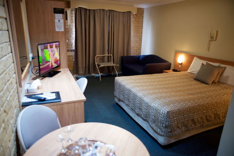 Forest Lodge Motor Inn And Restaurant - Accommodation NT 2