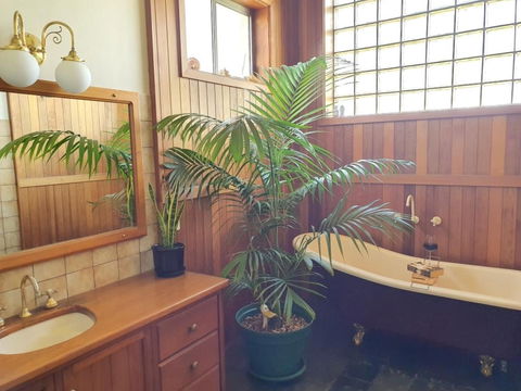 Karno House Mount Gambier - Local Heritage Listed - Accommodation NT 1