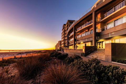 Oaks Glenelg Plaza Pier Suites - Accommodation NT 0