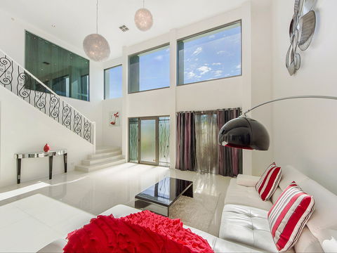 Riviera Waters Broadbeach - Vogue Holiday Homes - Accommodation NT 1