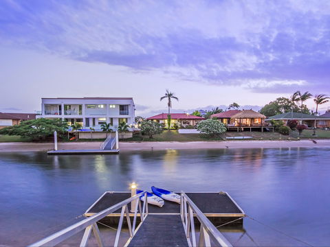 Riviera Waters Broadbeach - Vogue Holiday Homes - Accommodation NT 2