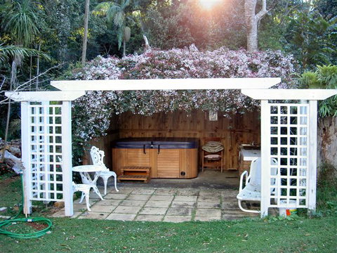Curtis Falls Mountain Retreat - Accommodation NT 2