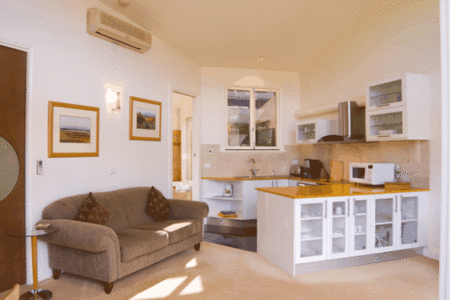 The Gatehouse At Villa Raedward - Accommodation NT 2