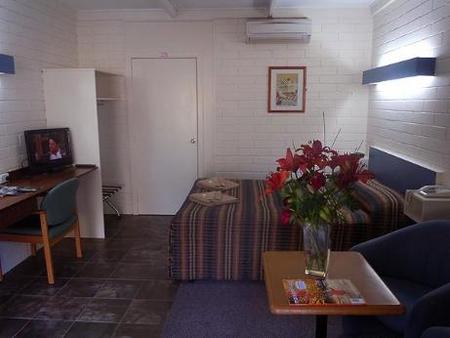 Central Highlands Motor Inn - Accommodation NT 1