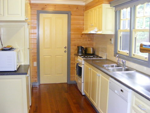 Belfast Cottages - Accommodation NT 8