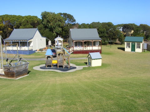 Belfast Cottages - Accommodation NT 9