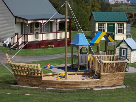 Belfast Cottages - Accommodation NT 10