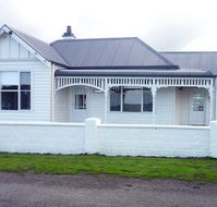 Calgary House  Cottage Accommodation - Accommodation NT