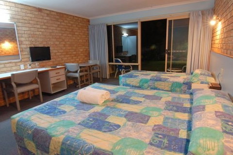 Sunshine Coast Motor Lodge - NT Tourism 1