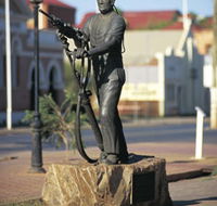 Miners Monument - Accommodation NT