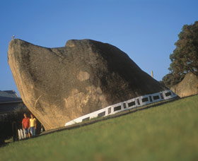 Dog Rock - Accommodation NT 0