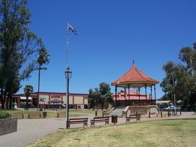 Gladstone Square - Accommodation NT 0