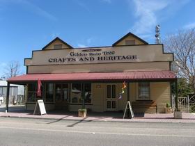 Dolly's Golden Raintree Craft And Heritage Centre - Accommodation NT 0