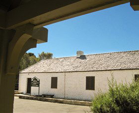 St John's Schoolhouse Museum - Accommodation NT 0