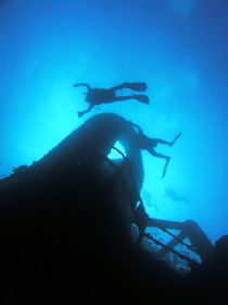 Ex HMAS Brisbane Dive Site - Accommodation NT 0
