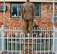 Soldier Statue Memorial Chinchilla - Accommodation NT