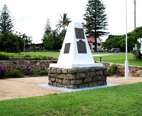 Dunwich War Memorial - Accommodation NT 0