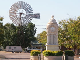 Between The Bougainvilleas Heritage Trail - Accommodation NT 0