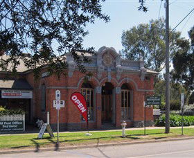 Old Post Office Seymour - Fine Art Gallery & Licensed Restaurant - Accommodation NT 0