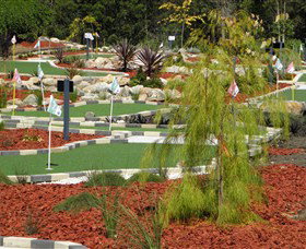 18 Hole Mini Golf - Club Husky - Accommodation NT 0