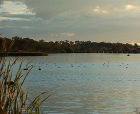 Lake Inverell Reserve - NT Tourism 0