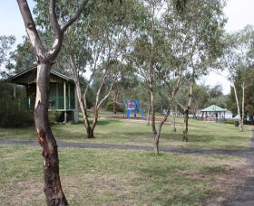 Lake Inverell Reserve - NT Tourism 1