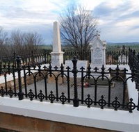 Hamilton Humes Grave - Accommodation NT