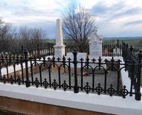 Hamilton Humes Grave - Accommodation NT 0