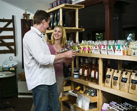 Poachers Pantry And Wily Trout Vineyard - Accommodation NT 4